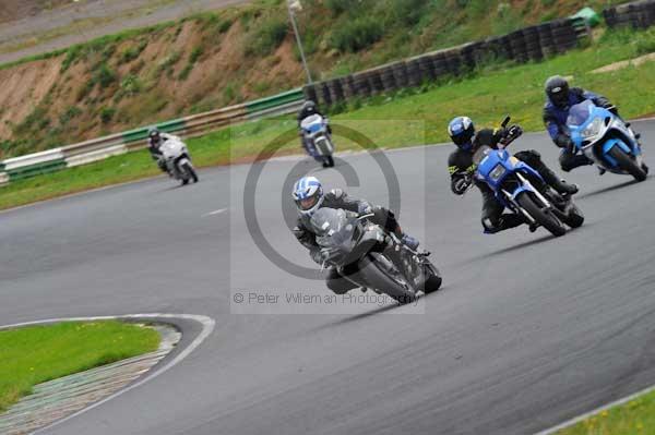 Mallory park Leicestershire;Mallory park photographs;Motorcycle action photographs;event digital images;eventdigitalimages;mallory park;no limits trackday;peter wileman photography;trackday;trackday digital images;trackday photos