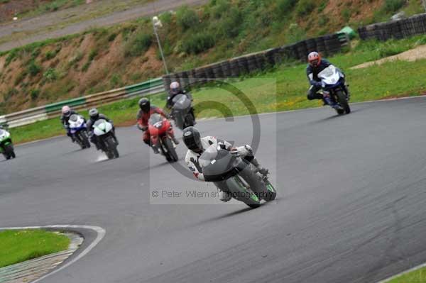 Mallory park Leicestershire;Mallory park photographs;Motorcycle action photographs;event digital images;eventdigitalimages;mallory park;no limits trackday;peter wileman photography;trackday;trackday digital images;trackday photos