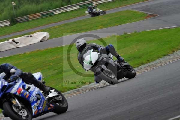 Mallory park Leicestershire;Mallory park photographs;Motorcycle action photographs;event digital images;eventdigitalimages;mallory park;no limits trackday;peter wileman photography;trackday;trackday digital images;trackday photos