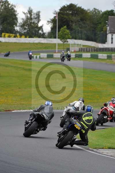 Mallory park Leicestershire;Mallory park photographs;Motorcycle action photographs;event digital images;eventdigitalimages;mallory park;no limits trackday;peter wileman photography;trackday;trackday digital images;trackday photos