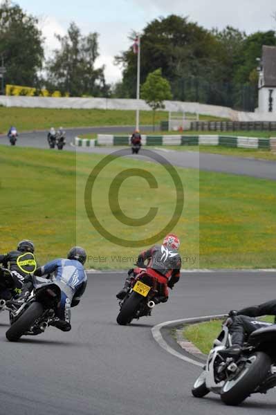 Mallory park Leicestershire;Mallory park photographs;Motorcycle action photographs;event digital images;eventdigitalimages;mallory park;no limits trackday;peter wileman photography;trackday;trackday digital images;trackday photos