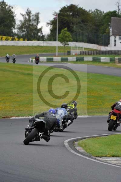 Mallory park Leicestershire;Mallory park photographs;Motorcycle action photographs;event digital images;eventdigitalimages;mallory park;no limits trackday;peter wileman photography;trackday;trackday digital images;trackday photos