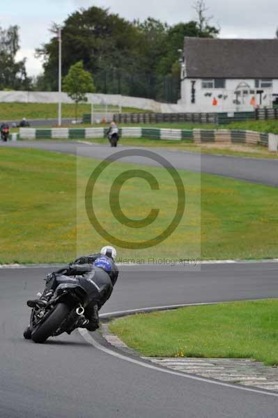 Mallory park Leicestershire;Mallory park photographs;Motorcycle action photographs;event digital images;eventdigitalimages;mallory park;no limits trackday;peter wileman photography;trackday;trackday digital images;trackday photos