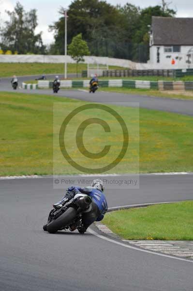 Mallory park Leicestershire;Mallory park photographs;Motorcycle action photographs;event digital images;eventdigitalimages;mallory park;no limits trackday;peter wileman photography;trackday;trackday digital images;trackday photos