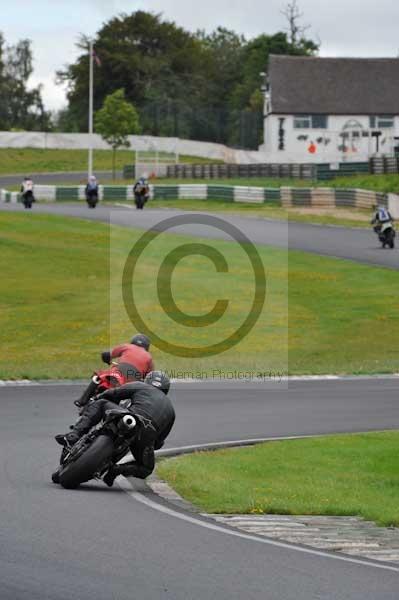 Mallory park Leicestershire;Mallory park photographs;Motorcycle action photographs;event digital images;eventdigitalimages;mallory park;no limits trackday;peter wileman photography;trackday;trackday digital images;trackday photos