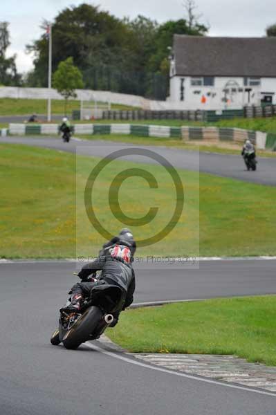 Mallory park Leicestershire;Mallory park photographs;Motorcycle action photographs;event digital images;eventdigitalimages;mallory park;no limits trackday;peter wileman photography;trackday;trackday digital images;trackday photos