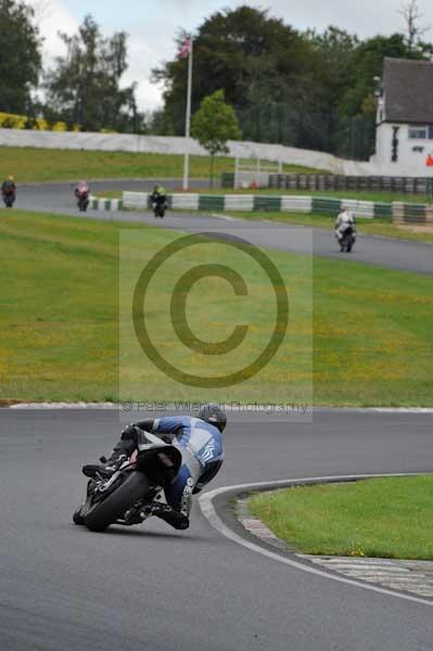 Mallory park Leicestershire;Mallory park photographs;Motorcycle action photographs;event digital images;eventdigitalimages;mallory park;no limits trackday;peter wileman photography;trackday;trackday digital images;trackday photos