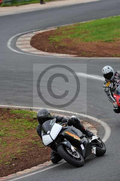 Mallory park Leicestershire;Mallory park photographs;Motorcycle action photographs;event digital images;eventdigitalimages;mallory park;no limits trackday;peter wileman photography;trackday;trackday digital images;trackday photos