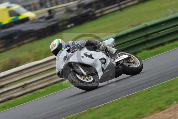 Mallory park Leicestershire;Mallory park photographs;Motorcycle action photographs;event digital images;eventdigitalimages;mallory park;no limits trackday;peter wileman photography;trackday;trackday digital images;trackday photos