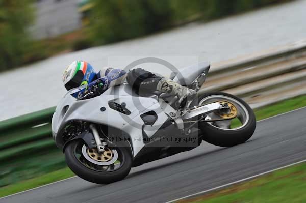 Mallory park Leicestershire;Mallory park photographs;Motorcycle action photographs;event digital images;eventdigitalimages;mallory park;no limits trackday;peter wileman photography;trackday;trackday digital images;trackday photos