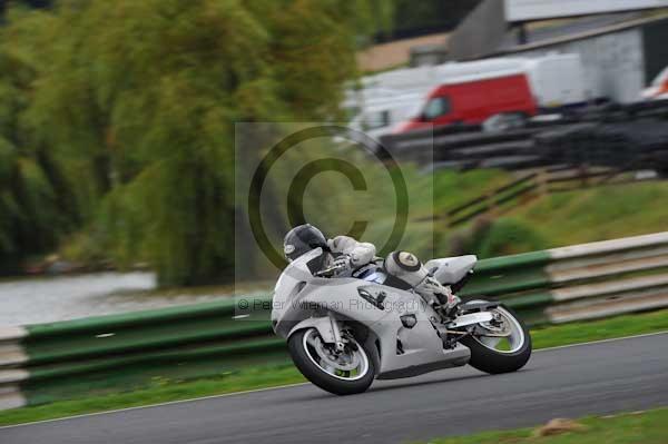 Mallory park Leicestershire;Mallory park photographs;Motorcycle action photographs;event digital images;eventdigitalimages;mallory park;no limits trackday;peter wileman photography;trackday;trackday digital images;trackday photos