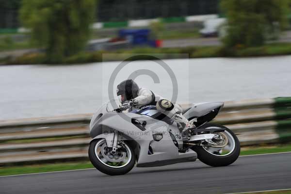 Mallory park Leicestershire;Mallory park photographs;Motorcycle action photographs;event digital images;eventdigitalimages;mallory park;no limits trackday;peter wileman photography;trackday;trackday digital images;trackday photos