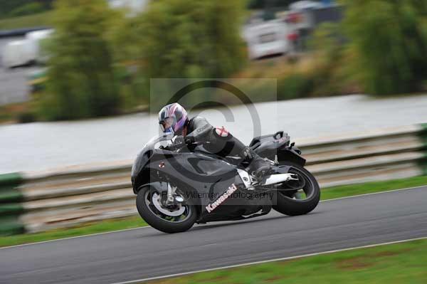 Mallory park Leicestershire;Mallory park photographs;Motorcycle action photographs;event digital images;eventdigitalimages;mallory park;no limits trackday;peter wileman photography;trackday;trackday digital images;trackday photos