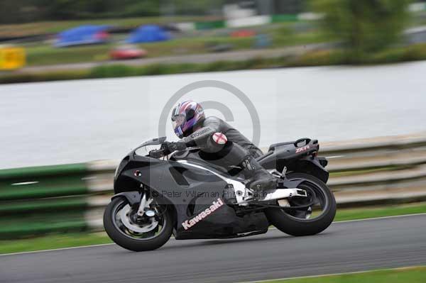 Mallory park Leicestershire;Mallory park photographs;Motorcycle action photographs;event digital images;eventdigitalimages;mallory park;no limits trackday;peter wileman photography;trackday;trackday digital images;trackday photos