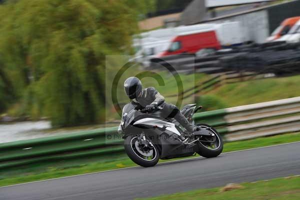 Mallory park Leicestershire;Mallory park photographs;Motorcycle action photographs;event digital images;eventdigitalimages;mallory park;no limits trackday;peter wileman photography;trackday;trackday digital images;trackday photos