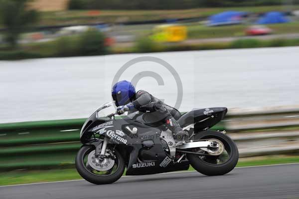 Mallory park Leicestershire;Mallory park photographs;Motorcycle action photographs;event digital images;eventdigitalimages;mallory park;no limits trackday;peter wileman photography;trackday;trackday digital images;trackday photos