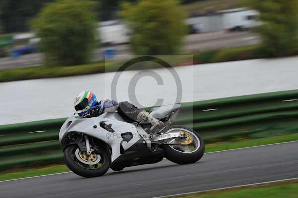 Mallory park Leicestershire;Mallory park photographs;Motorcycle action photographs;event digital images;eventdigitalimages;mallory park;no limits trackday;peter wileman photography;trackday;trackday digital images;trackday photos