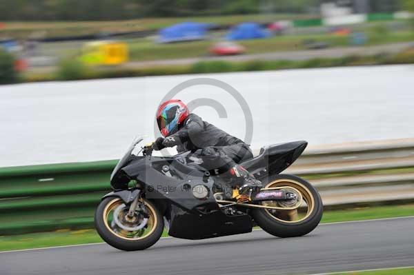 Mallory park Leicestershire;Mallory park photographs;Motorcycle action photographs;event digital images;eventdigitalimages;mallory park;no limits trackday;peter wileman photography;trackday;trackday digital images;trackday photos