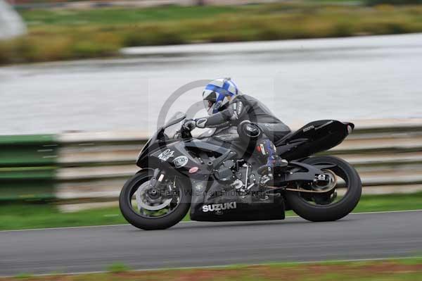 Mallory park Leicestershire;Mallory park photographs;Motorcycle action photographs;event digital images;eventdigitalimages;mallory park;no limits trackday;peter wileman photography;trackday;trackday digital images;trackday photos