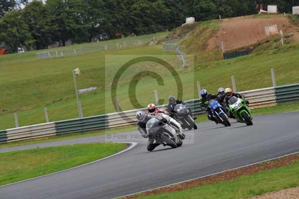 Mallory park Leicestershire;Mallory park photographs;Motorcycle action photographs;event digital images;eventdigitalimages;mallory park;no limits trackday;peter wileman photography;trackday;trackday digital images;trackday photos