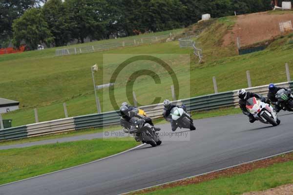 Mallory park Leicestershire;Mallory park photographs;Motorcycle action photographs;event digital images;eventdigitalimages;mallory park;no limits trackday;peter wileman photography;trackday;trackday digital images;trackday photos