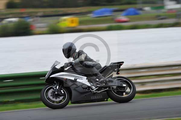 Mallory park Leicestershire;Mallory park photographs;Motorcycle action photographs;event digital images;eventdigitalimages;mallory park;no limits trackday;peter wileman photography;trackday;trackday digital images;trackday photos