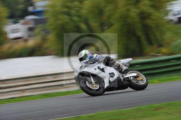 Mallory park Leicestershire;Mallory park photographs;Motorcycle action photographs;event digital images;eventdigitalimages;mallory park;no limits trackday;peter wileman photography;trackday;trackday digital images;trackday photos