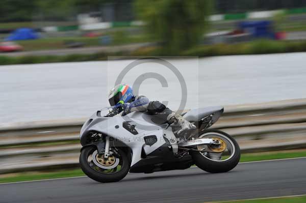 Mallory park Leicestershire;Mallory park photographs;Motorcycle action photographs;event digital images;eventdigitalimages;mallory park;no limits trackday;peter wileman photography;trackday;trackday digital images;trackday photos