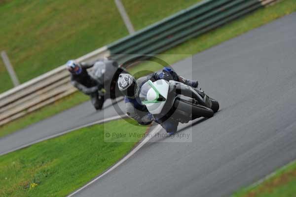 Mallory park Leicestershire;Mallory park photographs;Motorcycle action photographs;event digital images;eventdigitalimages;mallory park;no limits trackday;peter wileman photography;trackday;trackday digital images;trackday photos