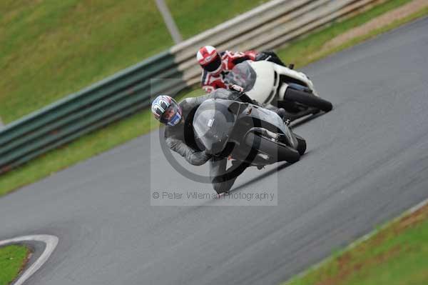 Mallory park Leicestershire;Mallory park photographs;Motorcycle action photographs;event digital images;eventdigitalimages;mallory park;no limits trackday;peter wileman photography;trackday;trackday digital images;trackday photos