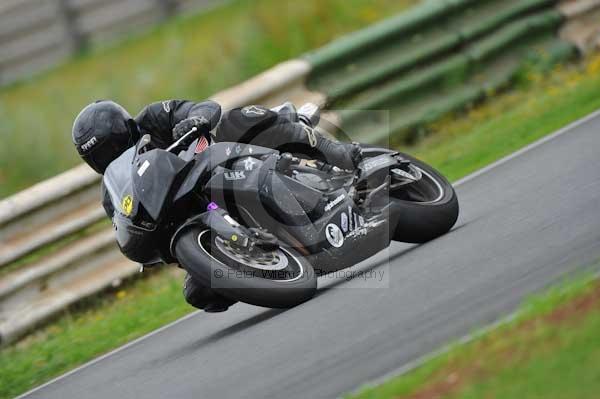 Mallory park Leicestershire;Mallory park photographs;Motorcycle action photographs;event digital images;eventdigitalimages;mallory park;no limits trackday;peter wileman photography;trackday;trackday digital images;trackday photos