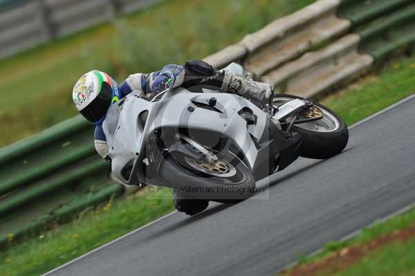 Mallory park Leicestershire;Mallory park photographs;Motorcycle action photographs;event digital images;eventdigitalimages;mallory park;no limits trackday;peter wileman photography;trackday;trackday digital images;trackday photos