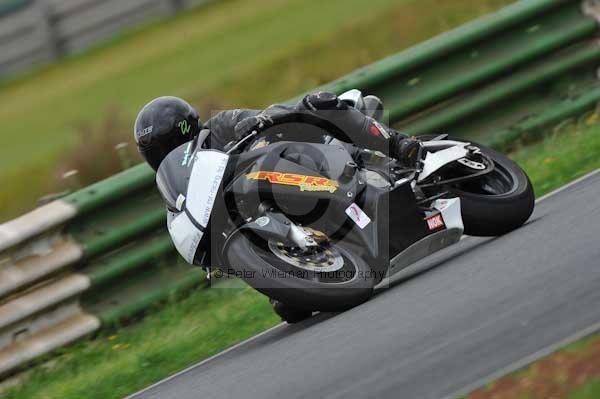 Mallory park Leicestershire;Mallory park photographs;Motorcycle action photographs;event digital images;eventdigitalimages;mallory park;no limits trackday;peter wileman photography;trackday;trackday digital images;trackday photos