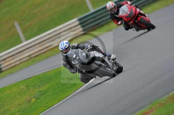 Mallory park Leicestershire;Mallory park photographs;Motorcycle action photographs;event digital images;eventdigitalimages;mallory park;no limits trackday;peter wileman photography;trackday;trackday digital images;trackday photos