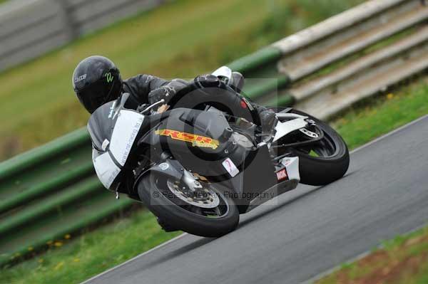 Mallory park Leicestershire;Mallory park photographs;Motorcycle action photographs;event digital images;eventdigitalimages;mallory park;no limits trackday;peter wileman photography;trackday;trackday digital images;trackday photos