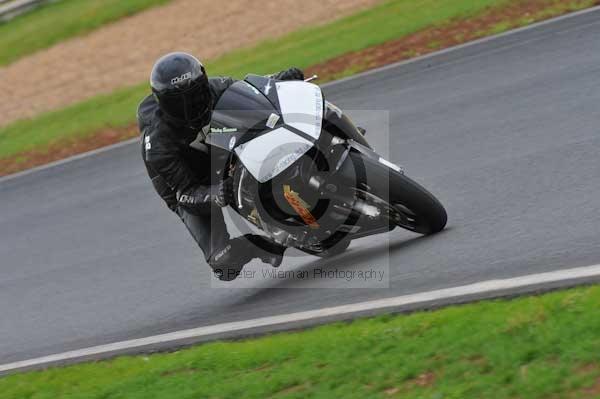 Mallory park Leicestershire;Mallory park photographs;Motorcycle action photographs;event digital images;eventdigitalimages;mallory park;no limits trackday;peter wileman photography;trackday;trackday digital images;trackday photos