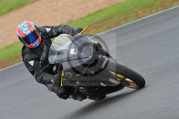 Mallory park Leicestershire;Mallory park photographs;Motorcycle action photographs;event digital images;eventdigitalimages;mallory park;no limits trackday;peter wileman photography;trackday;trackday digital images;trackday photos