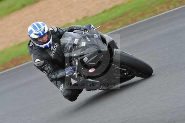 Mallory park Leicestershire;Mallory park photographs;Motorcycle action photographs;event digital images;eventdigitalimages;mallory park;no limits trackday;peter wileman photography;trackday;trackday digital images;trackday photos