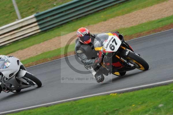 Mallory park Leicestershire;Mallory park photographs;Motorcycle action photographs;event digital images;eventdigitalimages;mallory park;no limits trackday;peter wileman photography;trackday;trackday digital images;trackday photos