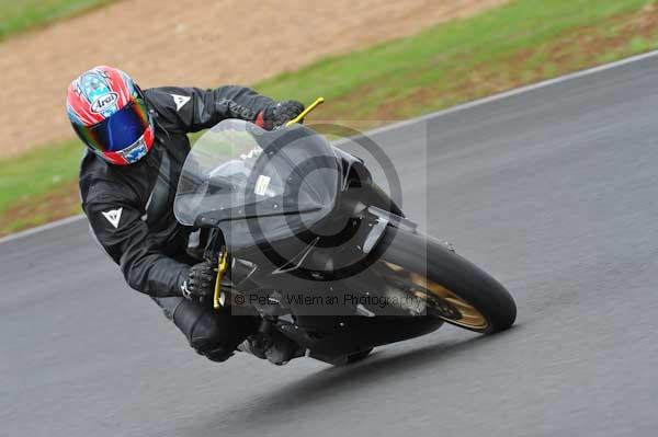 Mallory park Leicestershire;Mallory park photographs;Motorcycle action photographs;event digital images;eventdigitalimages;mallory park;no limits trackday;peter wileman photography;trackday;trackday digital images;trackday photos