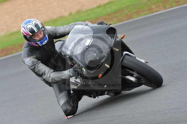 Mallory park Leicestershire;Mallory park photographs;Motorcycle action photographs;event digital images;eventdigitalimages;mallory park;no limits trackday;peter wileman photography;trackday;trackday digital images;trackday photos