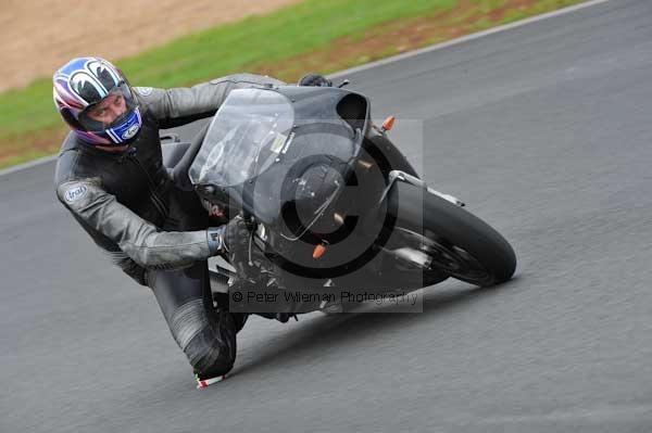 Mallory park Leicestershire;Mallory park photographs;Motorcycle action photographs;event digital images;eventdigitalimages;mallory park;no limits trackday;peter wileman photography;trackday;trackday digital images;trackday photos