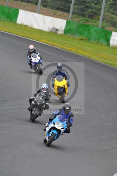 Mallory park Leicestershire;Mallory park photographs;Motorcycle action photographs;event digital images;eventdigitalimages;mallory park;no limits trackday;peter wileman photography;trackday;trackday digital images;trackday photos