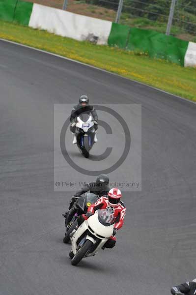 Mallory park Leicestershire;Mallory park photographs;Motorcycle action photographs;event digital images;eventdigitalimages;mallory park;no limits trackday;peter wileman photography;trackday;trackday digital images;trackday photos