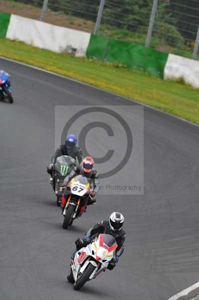 Mallory park Leicestershire;Mallory park photographs;Motorcycle action photographs;event digital images;eventdigitalimages;mallory park;no limits trackday;peter wileman photography;trackday;trackday digital images;trackday photos