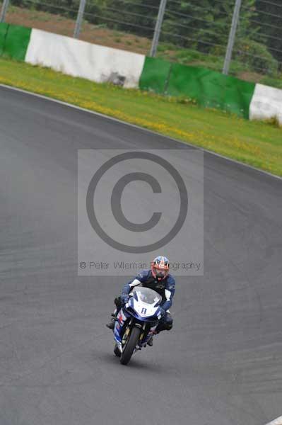 Mallory park Leicestershire;Mallory park photographs;Motorcycle action photographs;event digital images;eventdigitalimages;mallory park;no limits trackday;peter wileman photography;trackday;trackday digital images;trackday photos