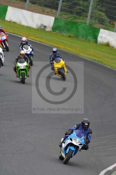 Mallory park Leicestershire;Mallory park photographs;Motorcycle action photographs;event digital images;eventdigitalimages;mallory park;no limits trackday;peter wileman photography;trackday;trackday digital images;trackday photos