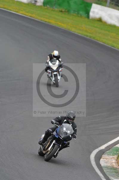 Mallory park Leicestershire;Mallory park photographs;Motorcycle action photographs;event digital images;eventdigitalimages;mallory park;no limits trackday;peter wileman photography;trackday;trackday digital images;trackday photos