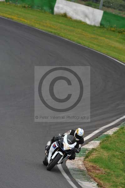 Mallory park Leicestershire;Mallory park photographs;Motorcycle action photographs;event digital images;eventdigitalimages;mallory park;no limits trackday;peter wileman photography;trackday;trackday digital images;trackday photos