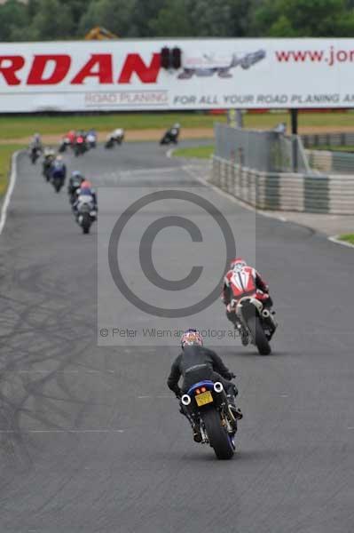 Mallory park Leicestershire;Mallory park photographs;Motorcycle action photographs;event digital images;eventdigitalimages;mallory park;no limits trackday;peter wileman photography;trackday;trackday digital images;trackday photos